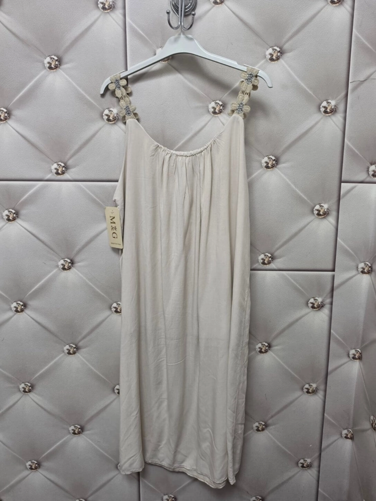 sukienka-solmera-jasny-bezowy-wiskozowa-letnia-plazowa-na-ramiaczkach-azurowe-haftowane-kwiaty-krotsza-podszewka-rozszerzana-nieelastyczna-sukienka-damska-butik-szykownia-6