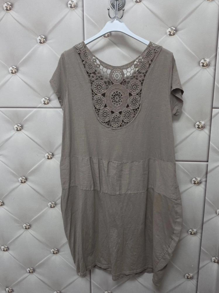 sukienka-marisol-fango-bawelniana-bombka-azurowa-wstawka-na-plecach-krotki-rekaw-kieszenie-butik-szykownia-10