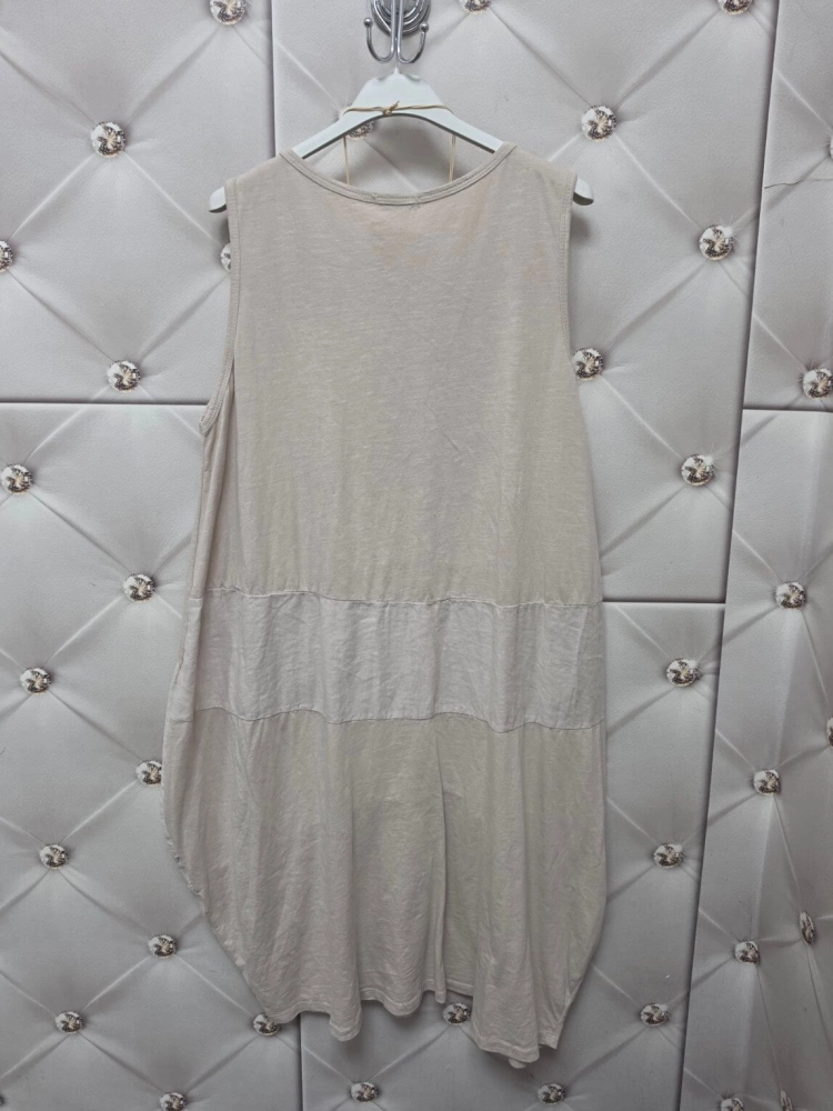 sukienka-bellaria-jasny-bez-bawelniano-lniana-bombka-oversize-kieszenie-lniana-wstawka-naszyjnik-butik-szykownia-9