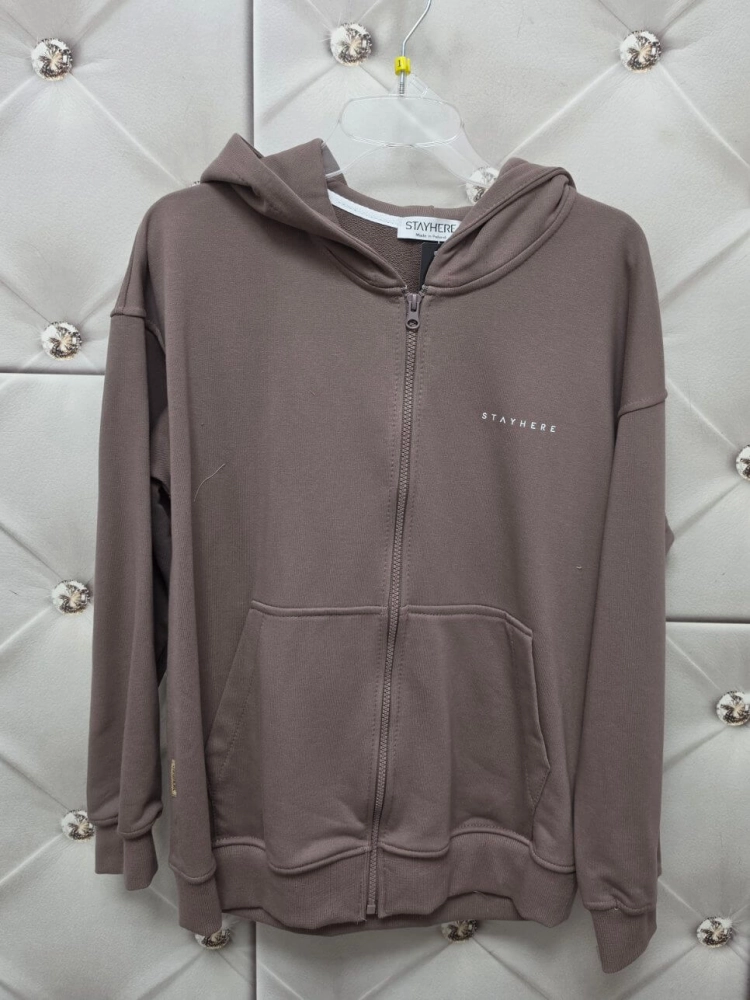 bluza-rozpinana-stayhere-mocca-damska-kaptur-kieszen-kangurka-logo-premium-bawelna-elastan-streetwear-polska-produkcja-butik-szykownia-8