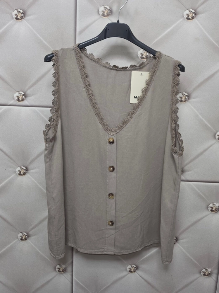 bluzka-eliane-fango-wiskoza-tencel-dekolt-v-azurowa-koronka-guziki-dekoracyjne-letnia-bluzka-damska-butik-szykownia-7
