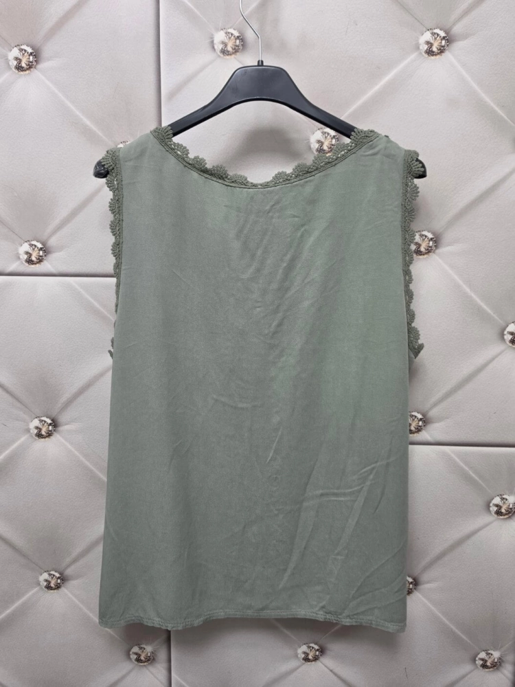 bluzka-eliane-khaki-wiskoza-tencel-dekolt-v-azurowa-koronka-guziki-dekoracyjne-letnia-bluzka-damska-butik-szykownia-8