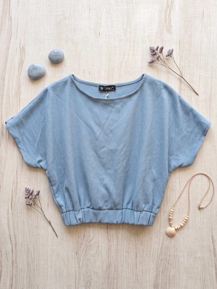bluzka-fancy-niebieska-krotka-oversize-gumka-na-dole-nietoperz-butik-szykownia-4