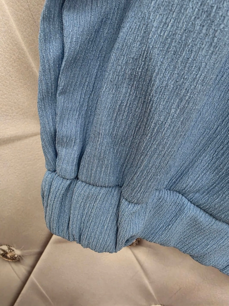 bluzka-fancy-niebieska-krotka-oversize-gumka-na-dole-nietoperz-butik-szykownia-10