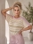 sweterkowa-bluzka-golden-stripe-pudrowy-roz-w-paski-ze-zlota-nitka-fason-nietoperz-damska-bluzka-oversize-butik-szykownia-5