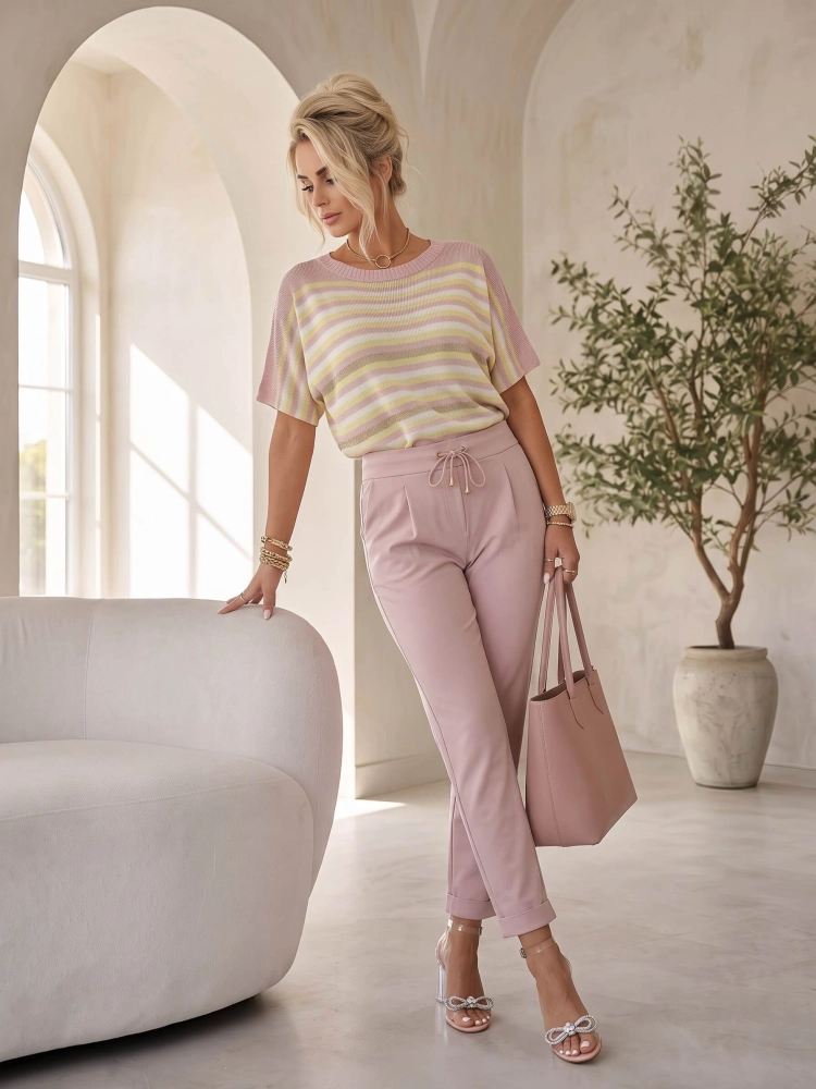 sweterkowa-bluzka-golden-stripe-pudrowy-roz-w-paski-ze-zlota-nitka-fason-nietoperz-damska-bluzka-oversize-butik-szykownia-6