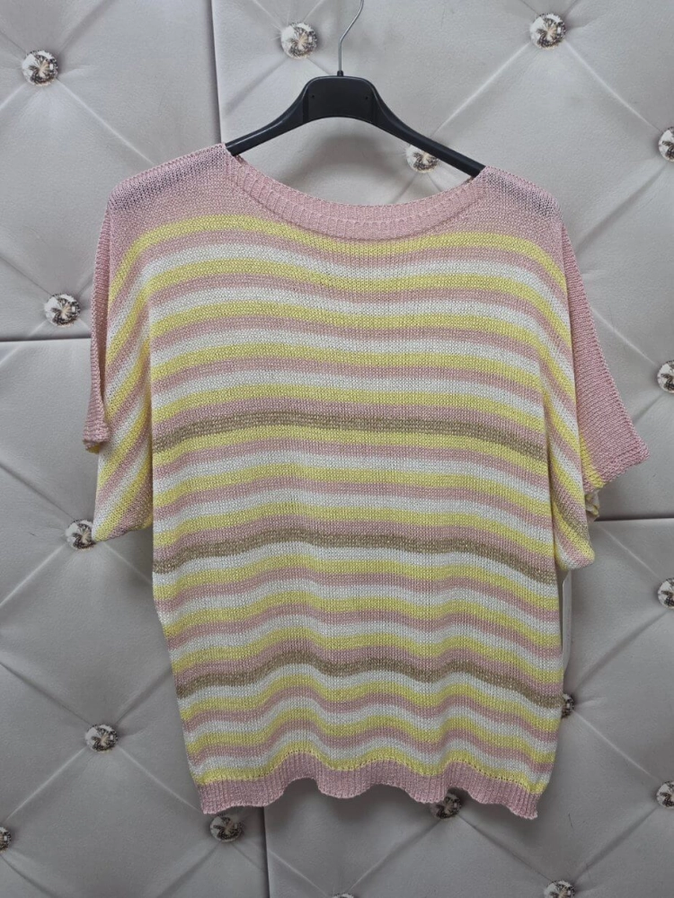 sweterkowa-bluzka-golden-stripe-pudrowy-roz-w-paski-ze-zlota-nitka-fason-nietoperz-damska-bluzka-oversize-butik-szykownia-9