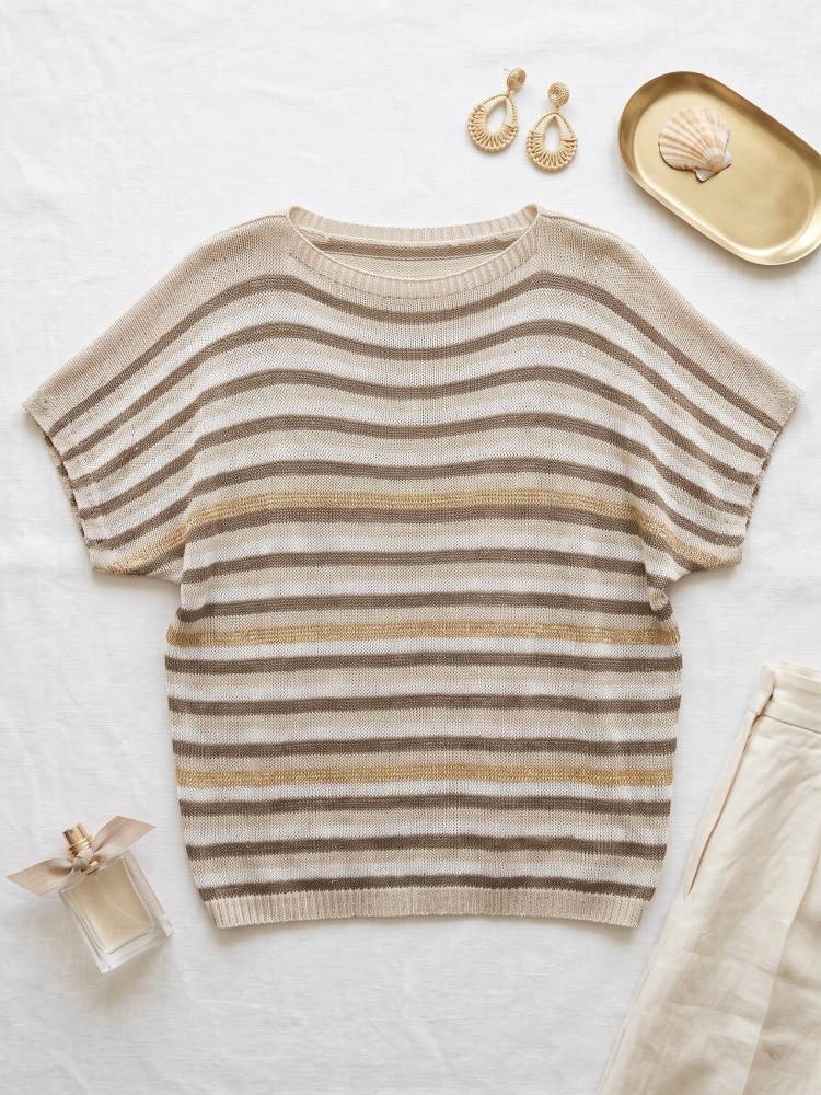 sweterkowa-bluzka-golden-stripe-bezowa-w-paski-ze-zlota-nitka-fason-nietoperz-damska-bluzka-oversize-butik-szykownia-3