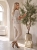 sweterkowa-bluzka-golden-stripe-bezowa-w-paski-ze-zlota-nitka-fason-nietoperz-damska-bluzka-oversize-butik-szykownia-6