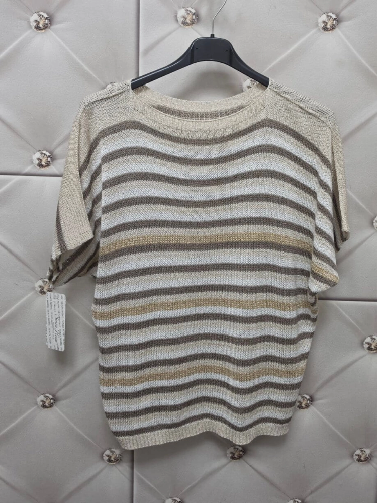 sweterkowa-bluzka-golden-stripe-bezowa-w-paski-ze-zlota-nitka-fason-nietoperz-damska-bluzka-oversize-butik-szykownia-9