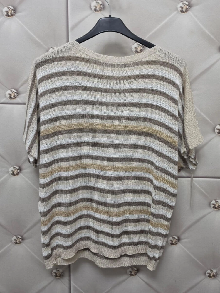 sweterkowa-bluzka-golden-stripe-bezowa-w-paski-ze-zlota-nitka-fason-nietoperz-damska-bluzka-oversize-butik-szykownia-10