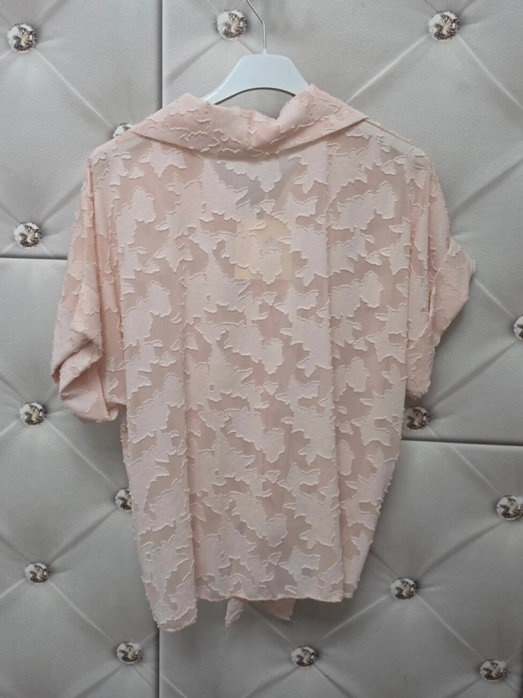bluzka-floral-veil-brzoskwiniowa-pudrowa-rozowa-kwiatowa-mgielka-wiazana-z-przodu-damska-bluzka-koszulowa-butik-szykownia-11