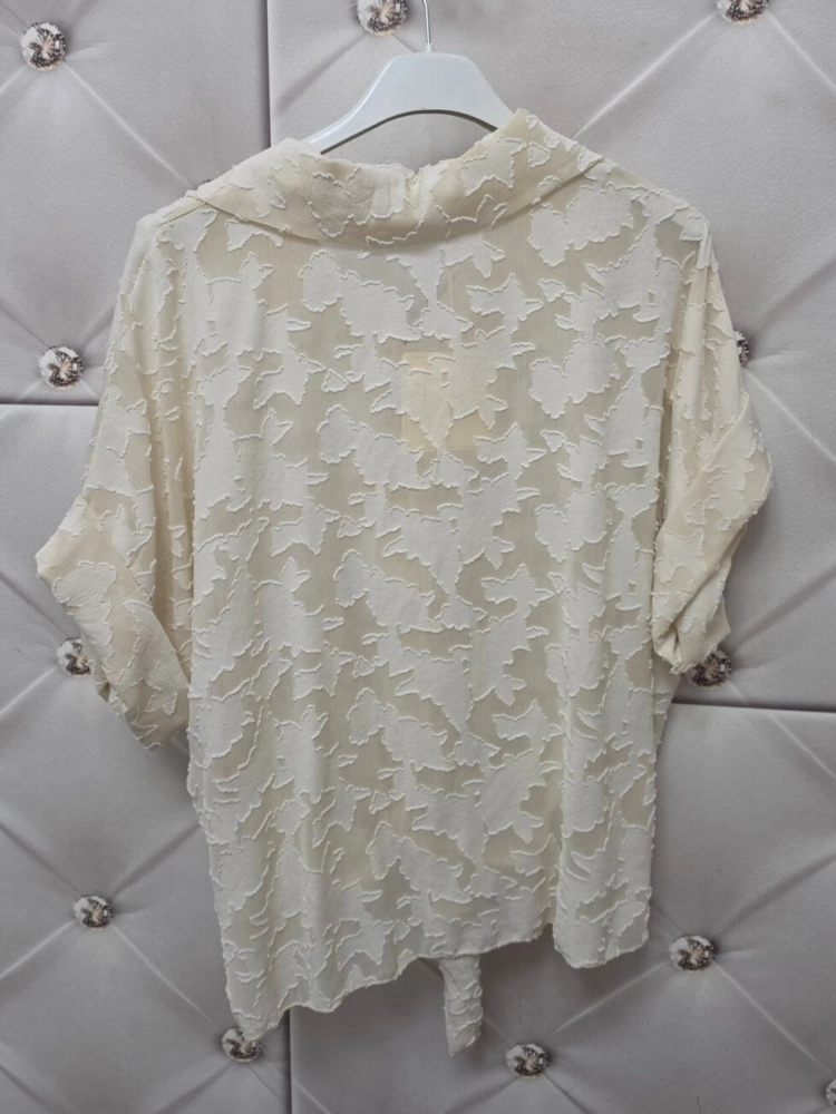 bluzka-floral-veil-bezowa-jasna-kwiatowa-mgielka-wiazana-z-przodu-damska-bluzka-koszulowa-butik-szykownia-10