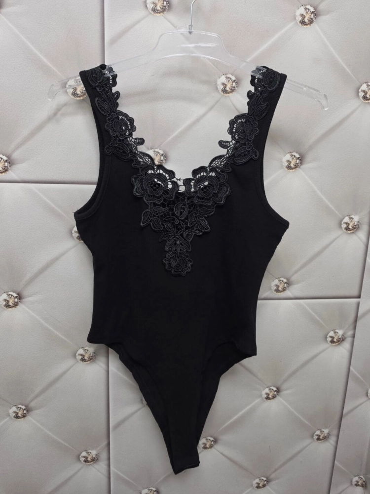 body-damskie-peafowl-florenne-czarne-prazkowane-koronka-szerokie-ramiaczka-elastyczne-butik-szykownia-8