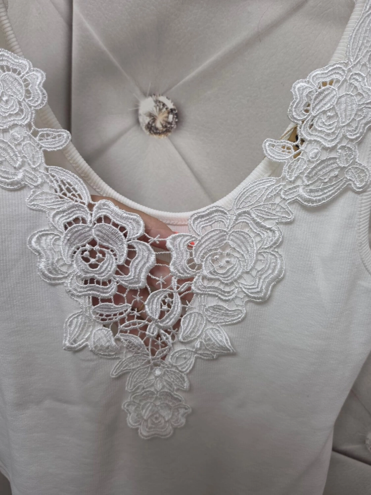 body-damskie-peafowl-florenne-biale-prazkowane-koronka-szerokie-ramiaczka-elastyczne-butik-szykownia-10