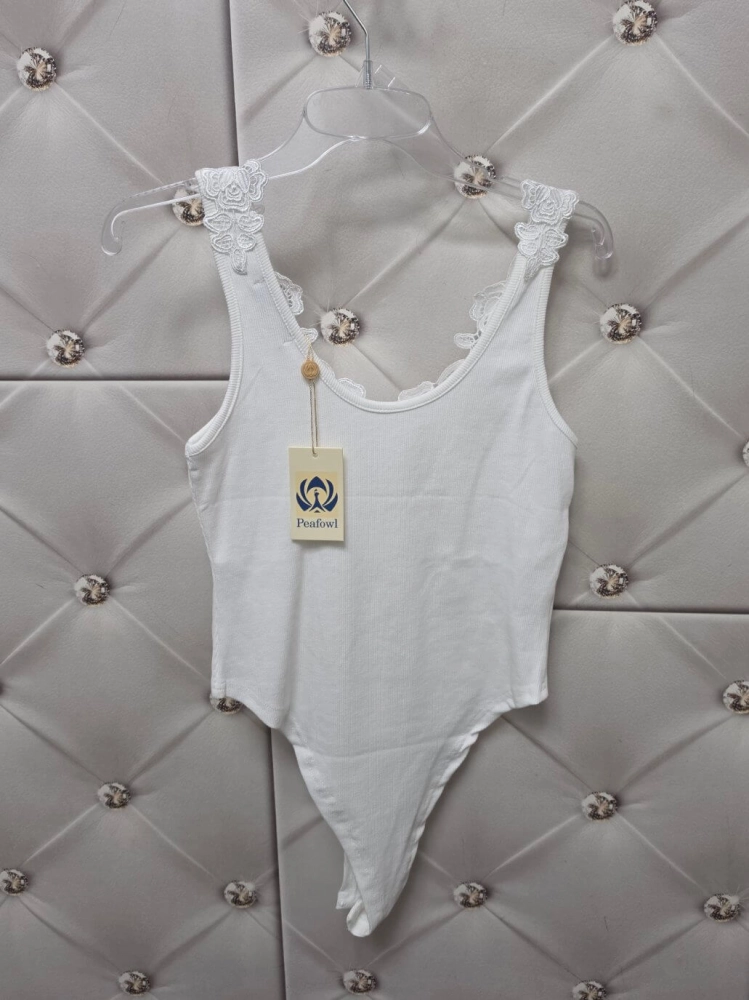 body-damskie-peafowl-florenne-biale-prazkowane-koronka-szerokie-ramiaczka-elastyczne-butik-szykownia-11