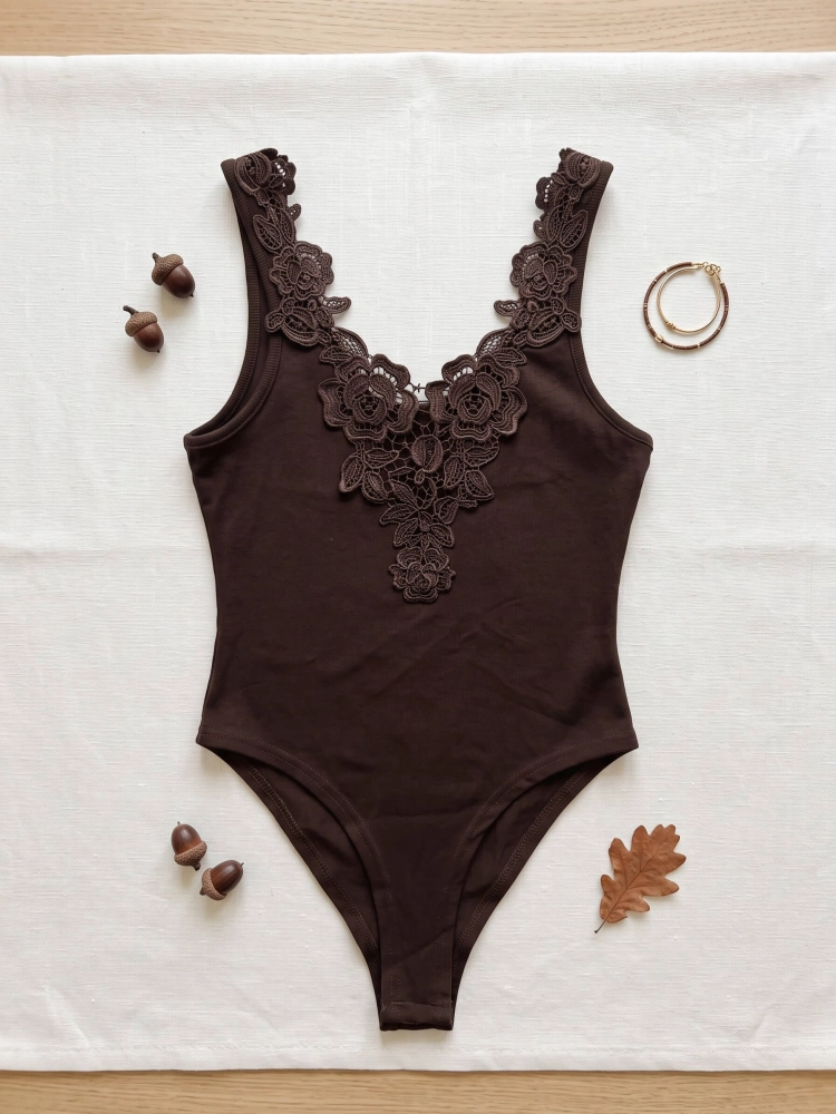 body-damskie-peafowl-florenne-ciemny-czekoladowy-braz-prazkowane-koronka-szerokie-ramiaczka-elastyczne-butik-szykownia-3