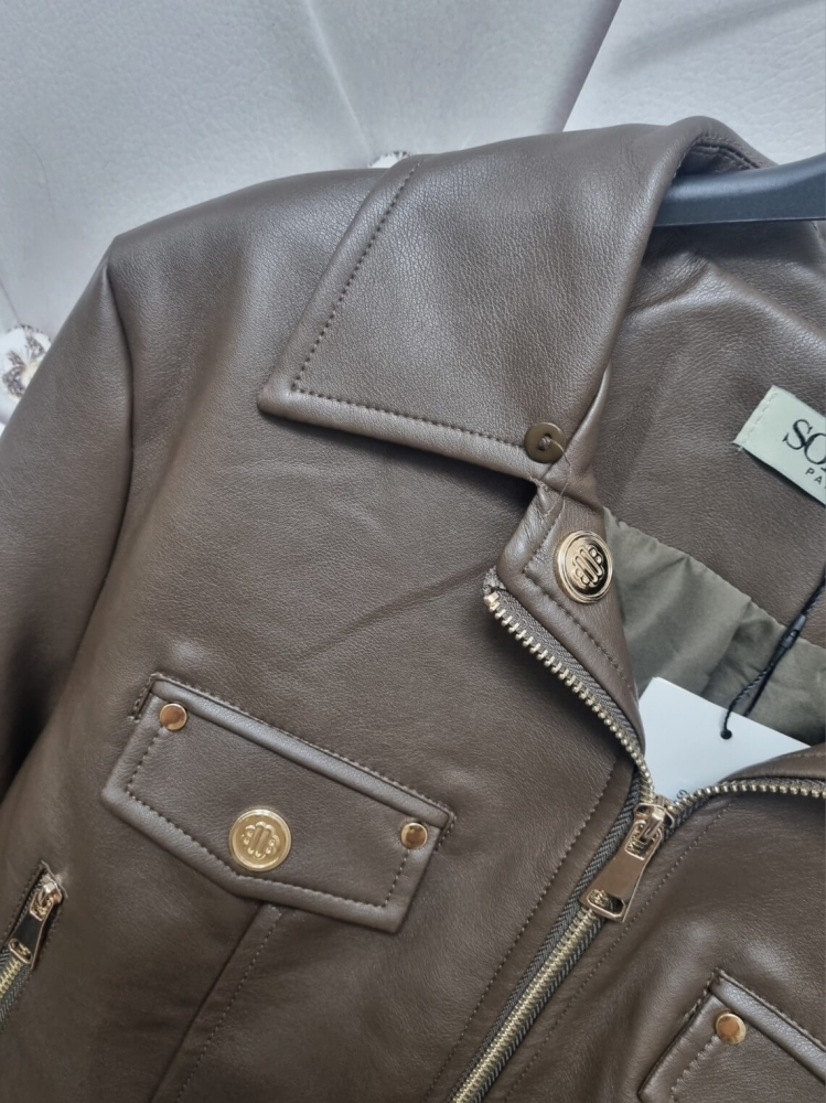kurtka-ramoneska-softy-czekoladowa-ekoskora-odpinany-kolnierz-futerko-zlote-detale-butik-szykownia-16